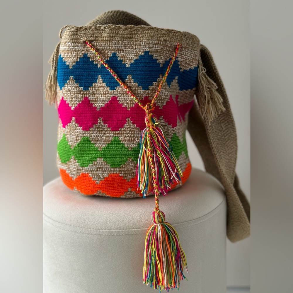 New Original WAYUU BAG, Medium Colombian Mochila BAG | New | Never Worn